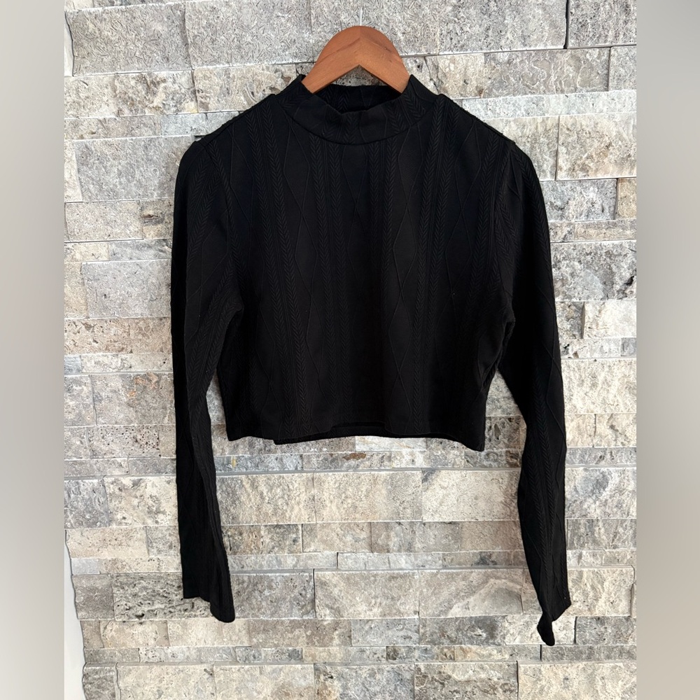 Hunter and Brown Black Women's ‎ crop Top size XL